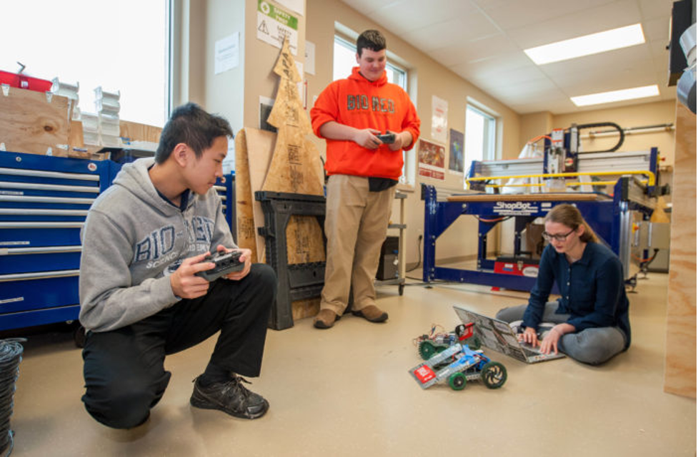 Students working on STEM projects at Biomedical Science Academy