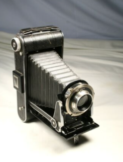 Image of an old-fashioned camera.